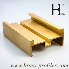 China Brillende Kupfer-Extrudierte Profile Messing-Extrudierende Fensterkopf-Abschnitte fournisseur