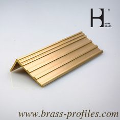 China Anti-Rutsch-Brass-Treppennasen für einfache Installation / Wartung für Hotels fournisseur