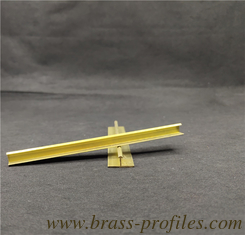 China Messing-T-Blatt mit individuellen Zeichnungen Kupfermaterialien für T-Bar fournisseur