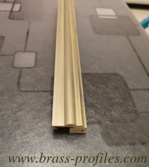China C26800 Messinglegierte Materialien Dekoration Extrudiertes Kupfer Messingprofil fournisseur