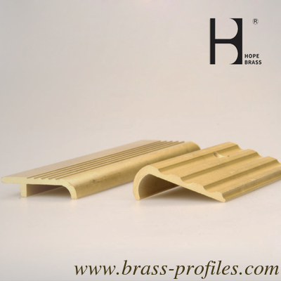 Anti-Rutsch-Brass-Treppennasen für einfache Installation / Wartung für Hotels fournisseur