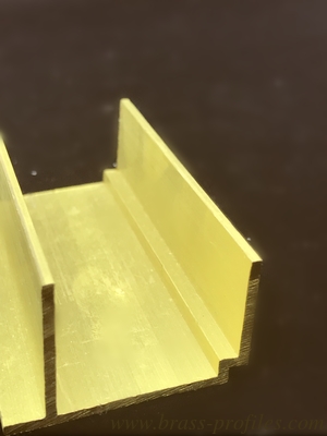 38 mm x 25 mm Messing-U-Abschnitte für Fensterranddekorationen fournisseur