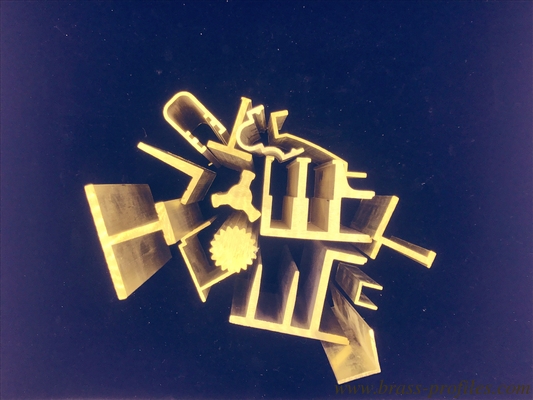 C3604 Costom Kupferlegierung Hardware Blei Messing Extrusionsprofile fournisseur