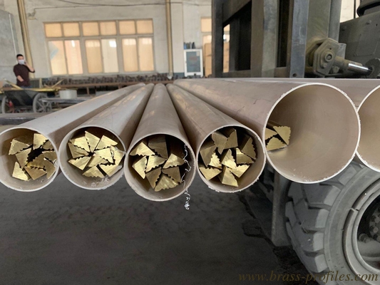 Dreiecksdekorationsmaterialien / Dekorationsprofil aus Kupfer fournisseur